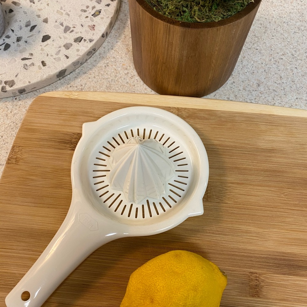 Foley fruit juicer